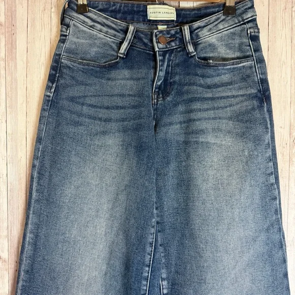 Austin Landing Wide Leg Low Rise Jeans - Picture 2 of 7